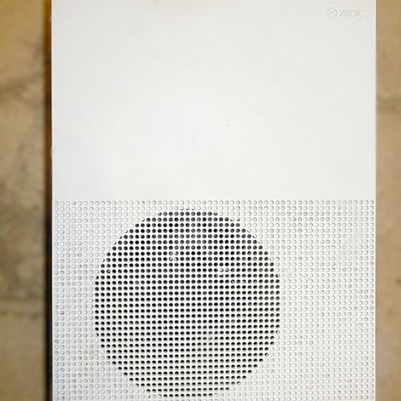 Xbox one s + controller + 360 games - Picture 3 of 4